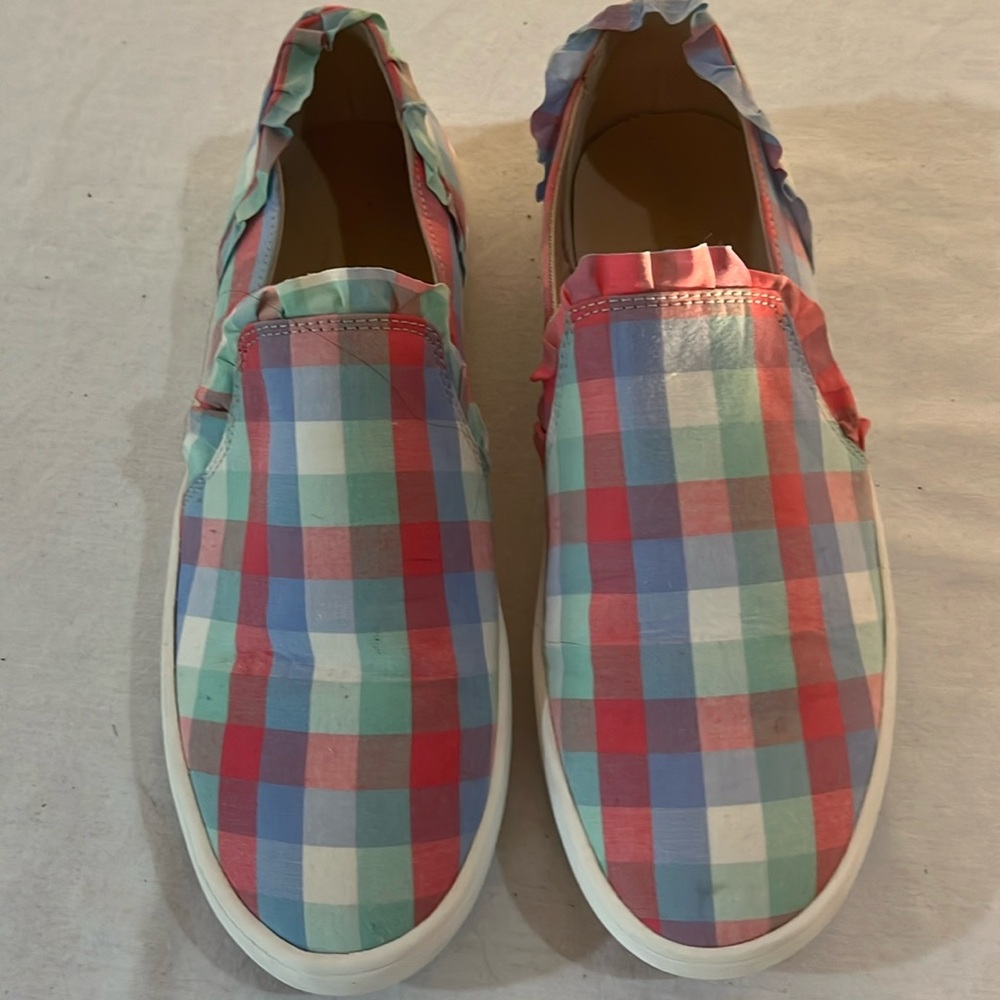 Kate Spade plaid Pull-on Flats with ruffled edges on heel and vamp. Sz7